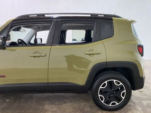 Used 2015 Jeep Renegade Trailhawk w/ Premium Leather Group image 88