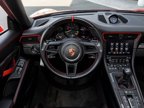 Used 2019 Porsche 911 Speedster RWD image 43