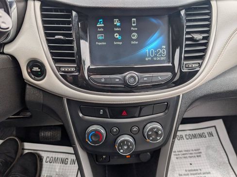 Used 2017 Chevrolet Trax LT w/ LT Convenience Package FWD image 16