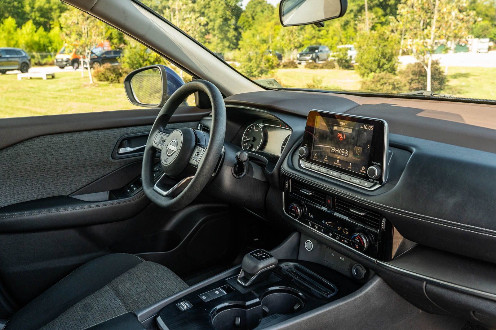 Used 2023 Nissan Rogue SV FWD image 12