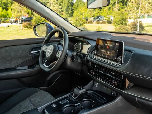 Used 2023 Nissan Rogue SV FWD image 12