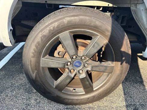 Used 2017 Ford F150 XLT w/ Equipment Group 302A Luxury AWD/4WD image 5