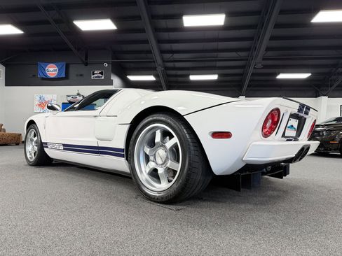Used 2005 Ford GT RWD image 38