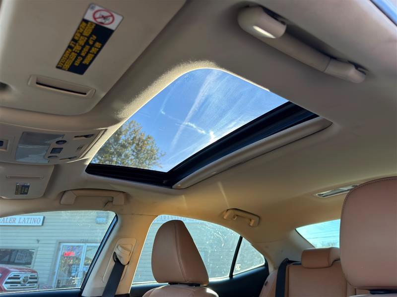 Used 2016 Lexus IS 200t RWD image 19