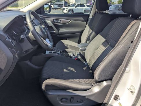 Used 2020 Nissan Rogue SV w/ Premium Package FWD image 11