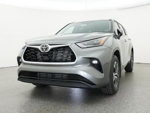 New 2026 Toyota Highlander XLE AWD/4WD image 16