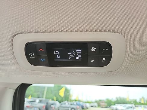 Used 2022 Chrysler Pacifica Touring-L w/ Uconnect Theater Family Group FWD image 48
