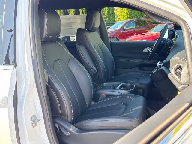 New 2027 Chrysler Pacifica Select AWD/4WD image 26