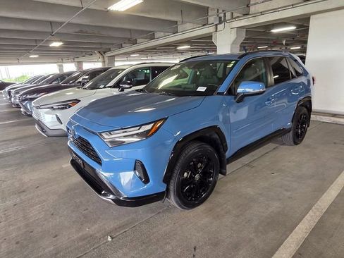 Used 2023 Toyota RAV4 SE w/ SE Grade Weather Package AWD/4WD image 10