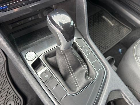 Used 2023 Volkswagen Tiguan SE image 14