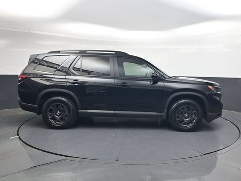 Certified 2023 Honda Pilot TrailSport image 3