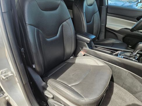 Used 2025 Jeep Compass Limited AWD/4WD image 29