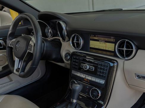 Used 2012 Mercedes-Benz SLK 250 image 23