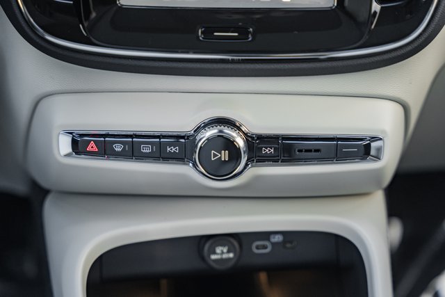 Used 2026 Volvo XC40 B4 Plus w/ Protection Package Premier FWD image 22