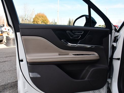 Used 2023 Lincoln Corsair Standard image 22