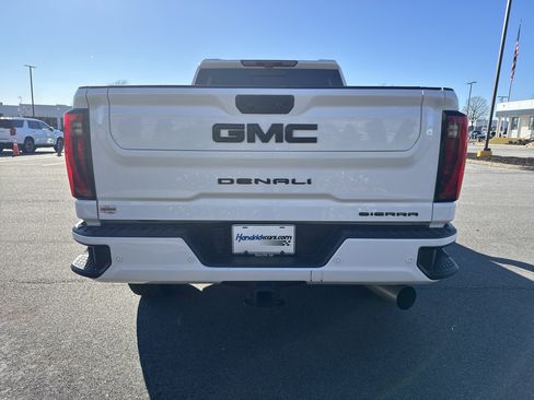 Used 2024 GMC Sierra 2500 Denali Ultimate image 9