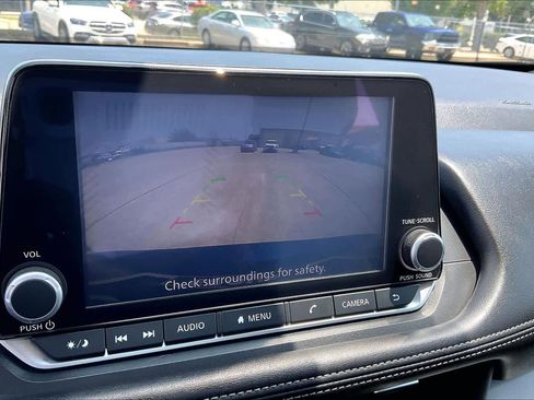 Used 2024 Nissan Rogue SV FWD image 27