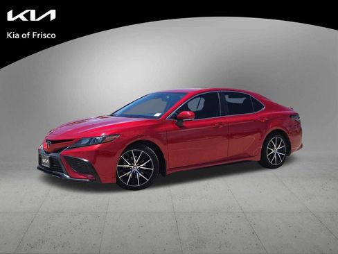 Used 2022 Toyota Camry SE w/ Convenience Package FWD image 1