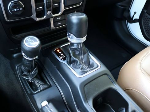 Used 2023 Jeep Wrangler Unlimited Sahara w/ LED Lighting Group AWD/4WD image 28