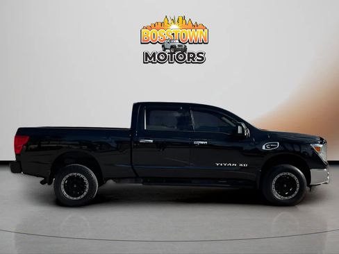 Used 2017 Nissan Titan SV AWD/4WD image 8