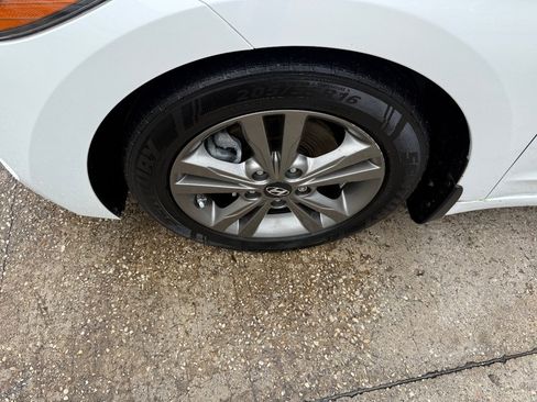 Used 2018 Hyundai Elantra SEL FWD image 9