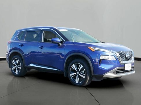 Used 2021 Nissan Rogue Platinum image 4