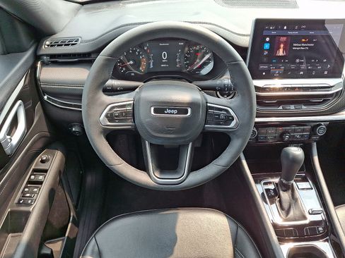 Used 2023 Jeep Compass Latitude w/ Convenience Group AWD/4WD image 11