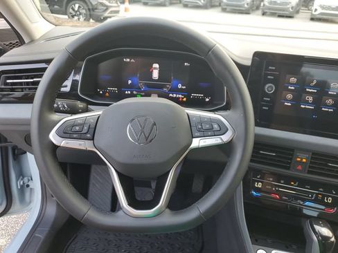 Certified 2025 Volkswagen Jetta SE FWD image 32