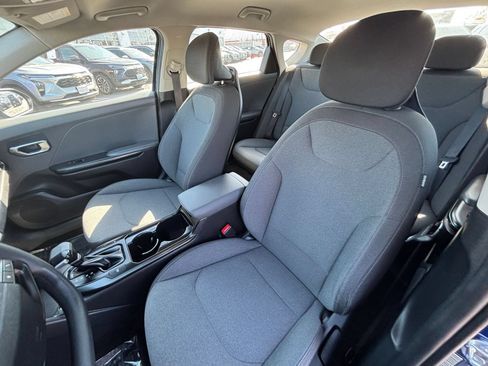 Used 2025 Kia K4 FWD image 28