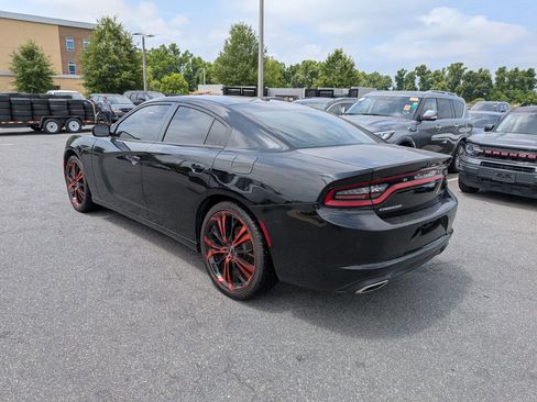 Used 2022 Dodge Charger SXT RWD image 4