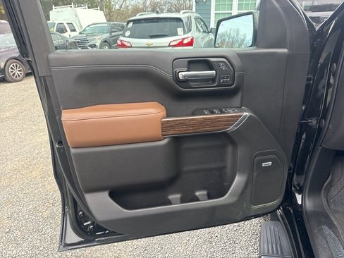 Used 2019 Chevrolet Silverado 1500 High Country w/ Technology Package image 18