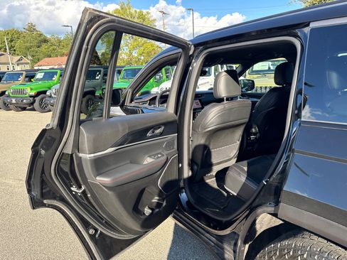 Used 2022 Jeep Grand Cherokee Trailhawk image 30