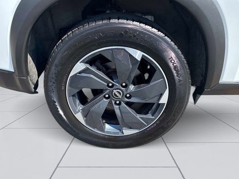 Used 2024 Nissan Rogue SV AWD/4WD image 10