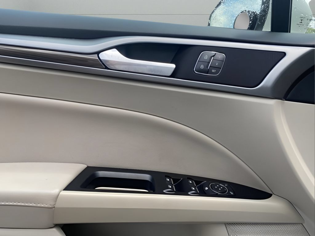 Used 2019 Ford Fusion SEL FWD image 21