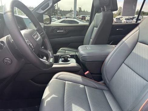 Used 2025 GMC Yukon AT4 w/ AT4 Premium Plus Package AWD/4WD image 7