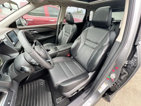 Used 2021 Nissan Rogue SV w/ Premium Package FWD image 11