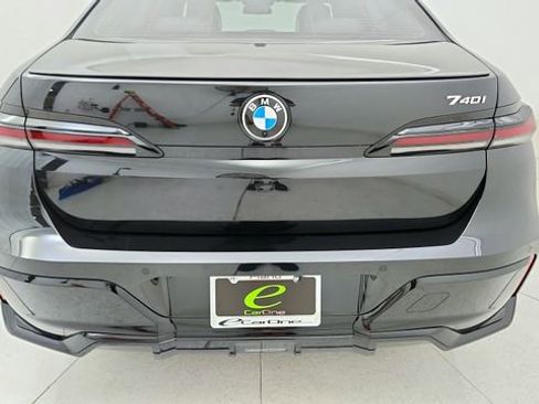 Used 2026 BMW 740i w/ Premium Package RWD image 13