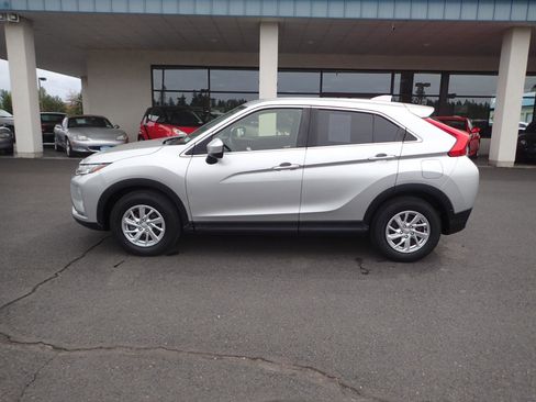 Used 2018 Mitsubishi Eclipse Cross ES FWD image 2