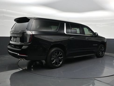 Used 2026 Chevrolet Suburban Premier RWD image 5