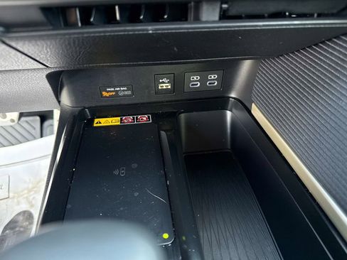 Used 2025 Toyota Camry SE w/ Multimedia Upgrade Package image 20