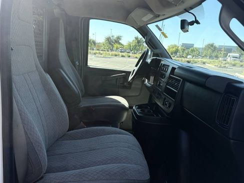 Used 2017 GMC Savana 2500 RWD image 16