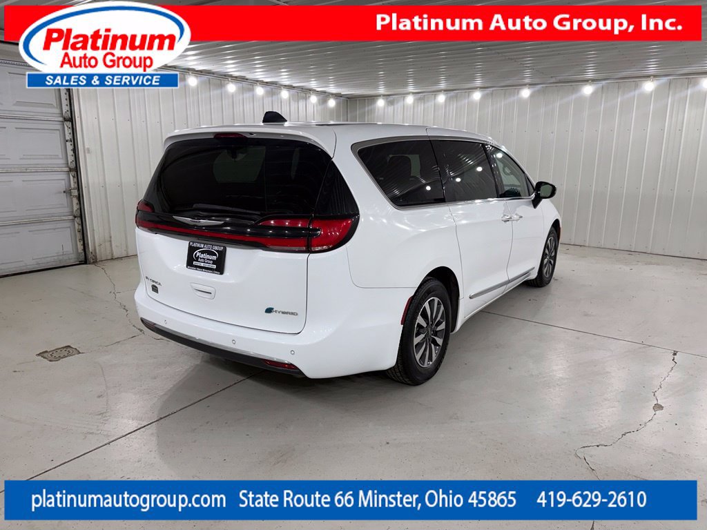Used 2023 Chrysler Pacifica Limited FWD image 5