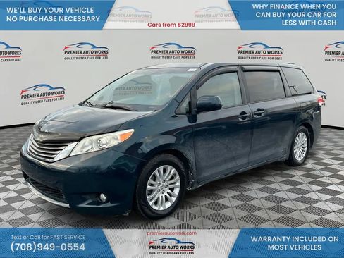 Used 2012 Toyota Sienna XLE image 1