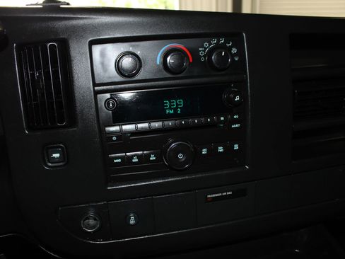 Used 2012 Chevrolet Express 1500 RWD image 12