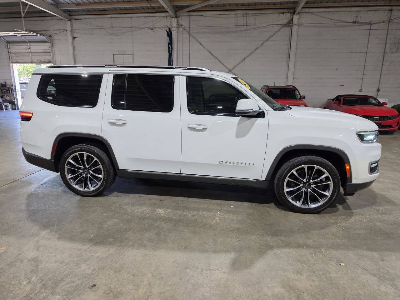 Used 2022 Jeep Wagoneer Series III w/ Premium Group I AWD/4WD image 17