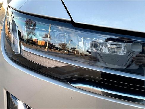 Certified 2022 Cadillac Escalade Premium Luxury w/ Performance Package image 31