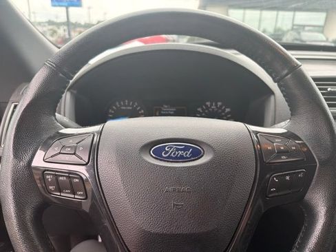 Used 2019 Ford Explorer XLT FWD image 15