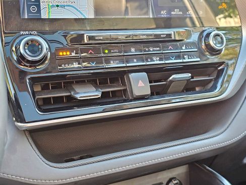 Used 2021 Toyota Highlander Platinum image 26