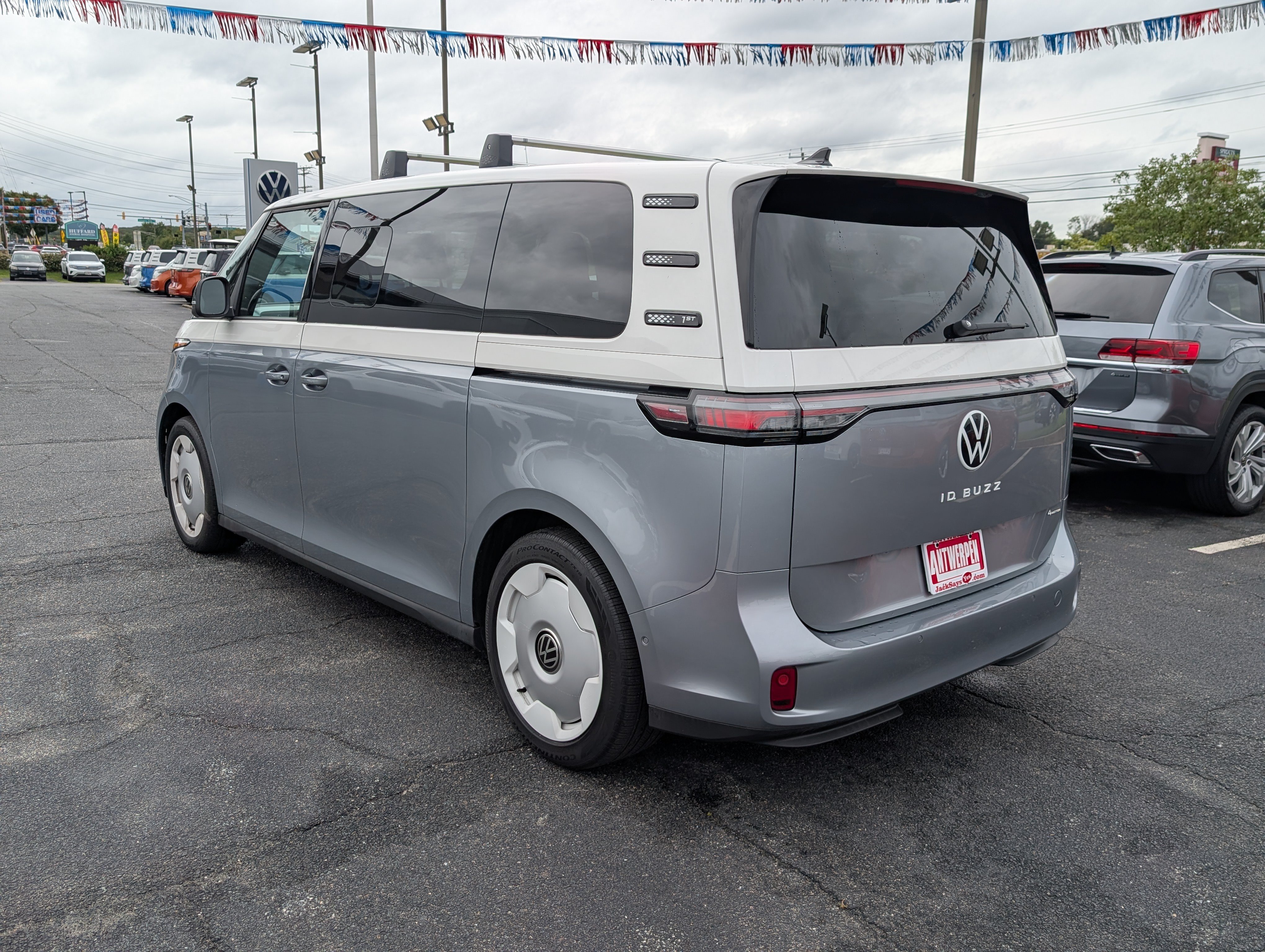Used 2025 Volkswagen ID. Buzz 1st Edition AWD/4WD image 5
