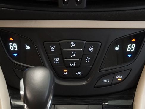 Used 2018 Buick Envision Essence image 21